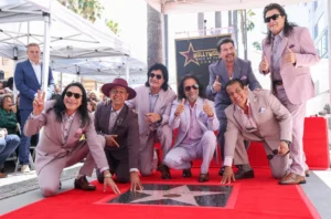 Los Bukis dedican su estrella en el Paseo de la Fama a ‘todos los inmigrantes en este hermoso país’